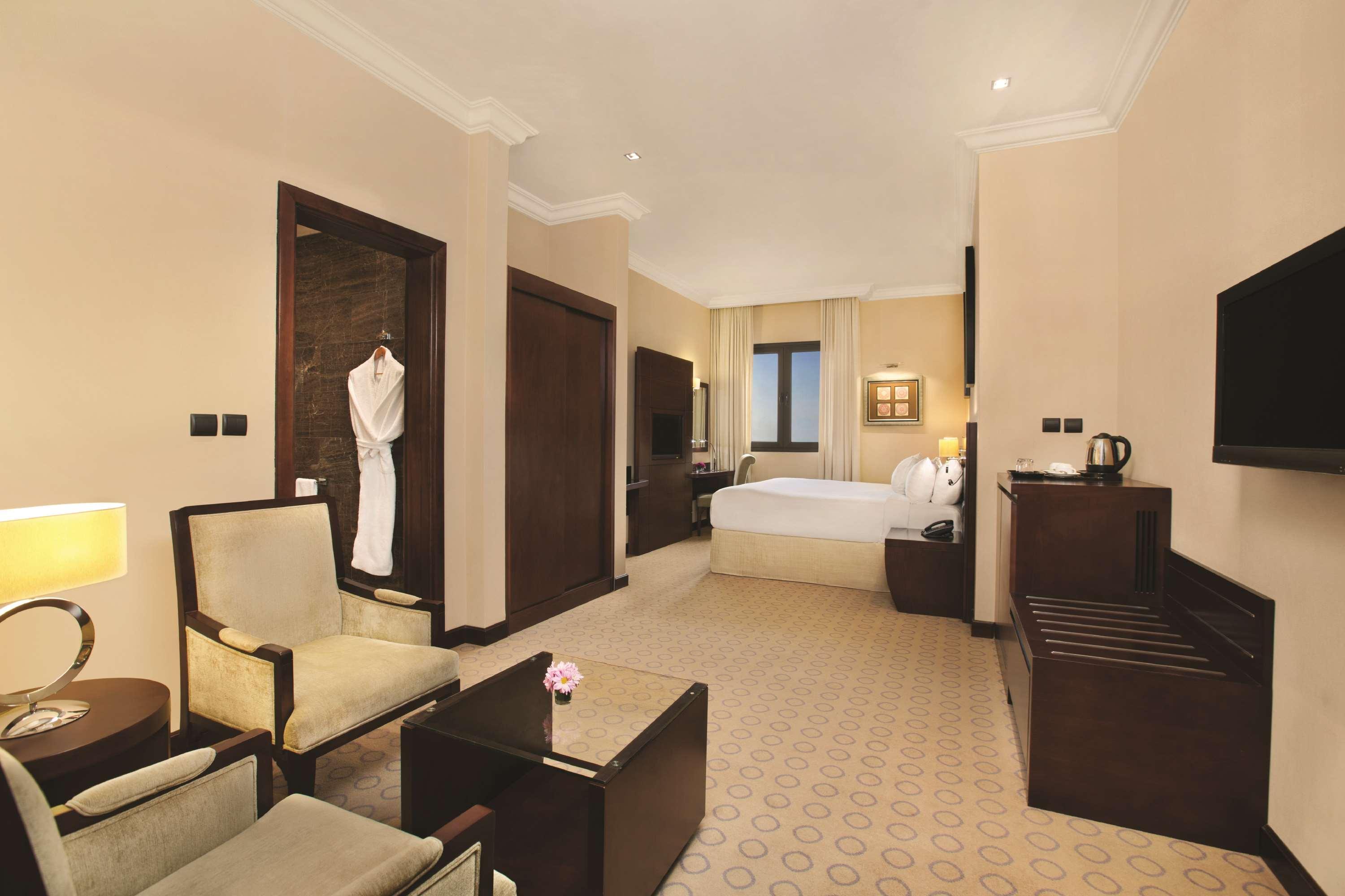 Doubletree By Hilton Dhahran Hotel Al Khobar Exterior photo