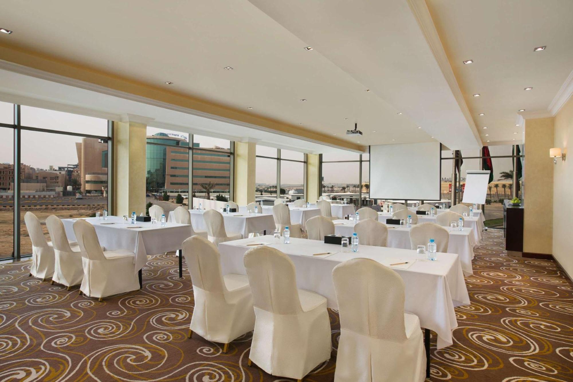 Doubletree By Hilton Dhahran Hotel Al Khobar Exterior photo