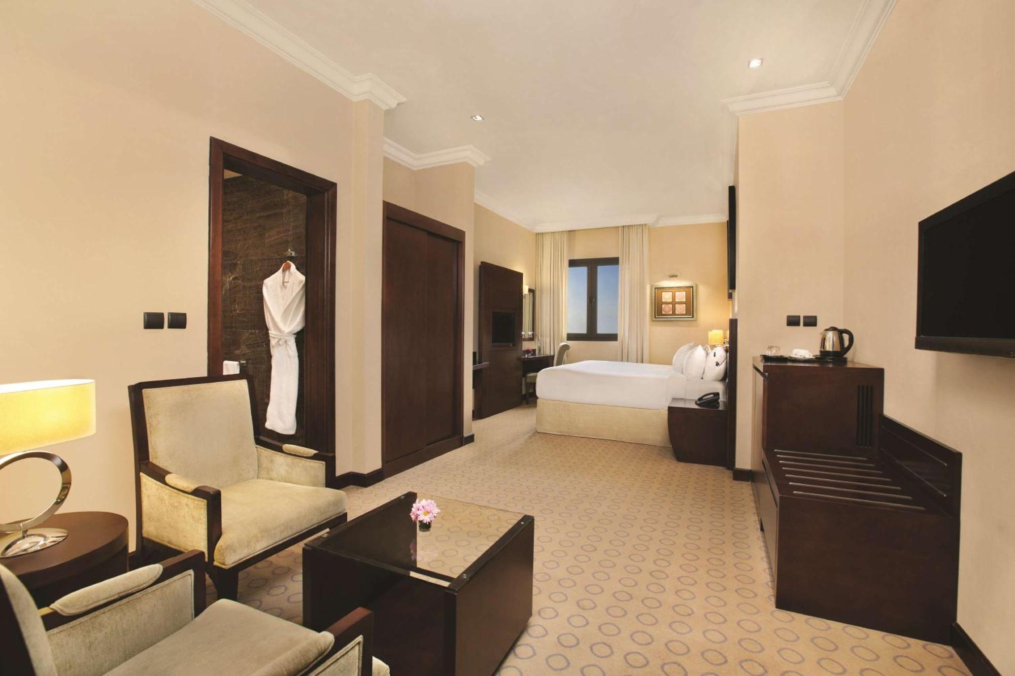 Doubletree By Hilton Dhahran Hotel Al Khobar Exterior photo