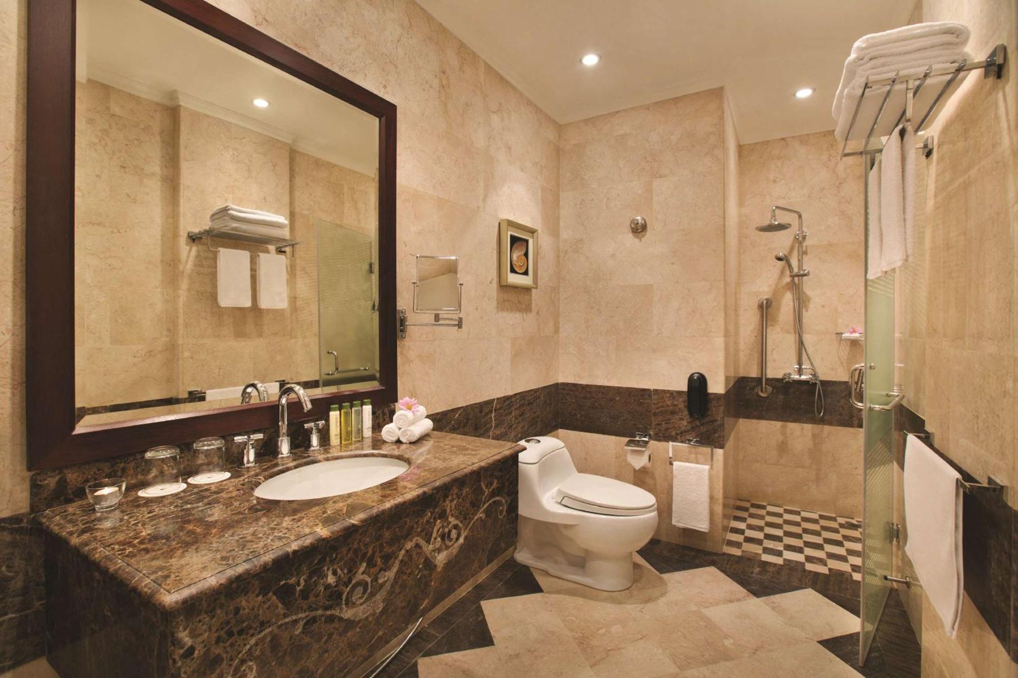 Doubletree By Hilton Dhahran Hotel Al Khobar Exterior photo