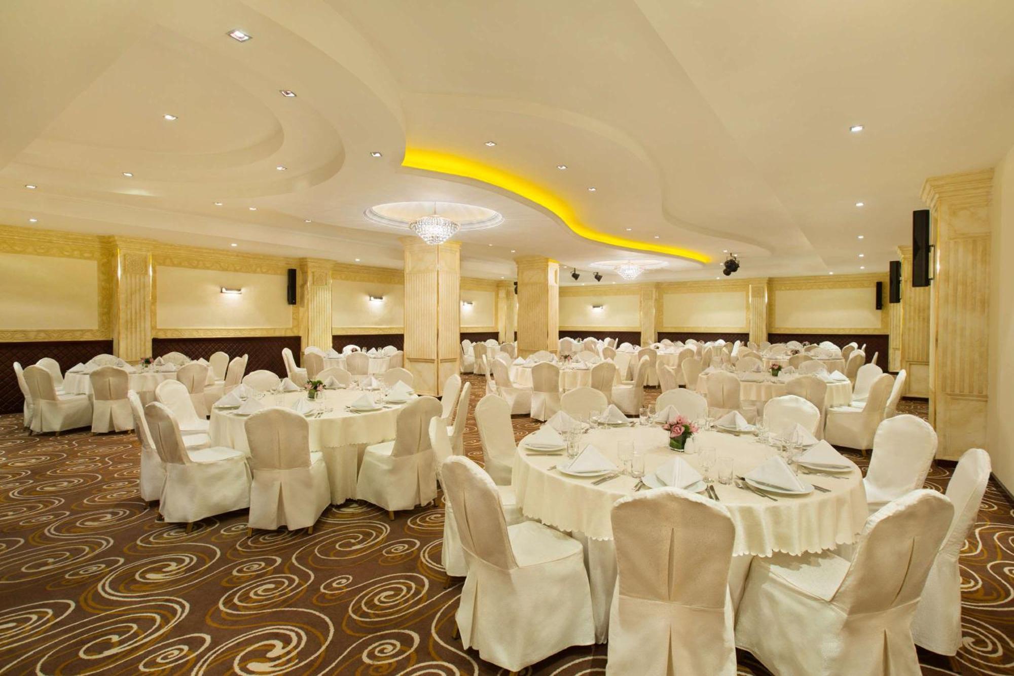 Doubletree By Hilton Dhahran Hotel Al Khobar Exterior photo