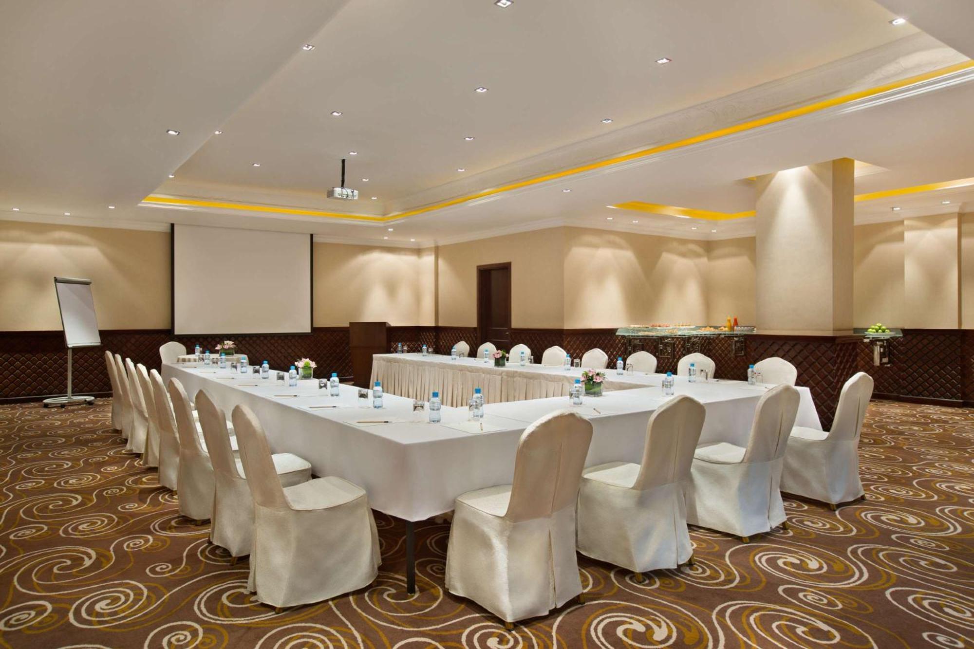 Doubletree By Hilton Dhahran Hotel Al Khobar Exterior photo