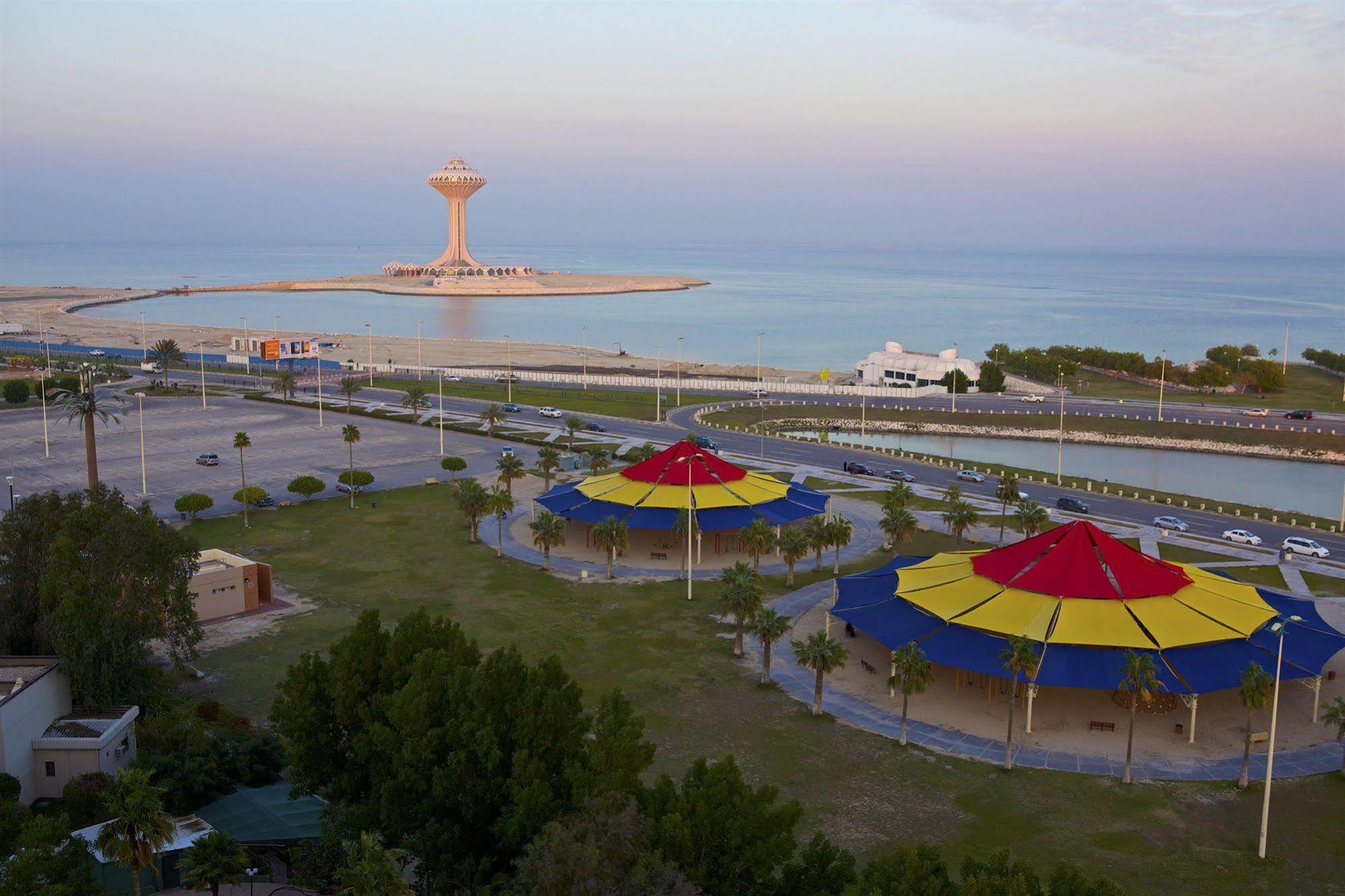 Doubletree By Hilton Dhahran Hotel Al Khobar Exterior photo