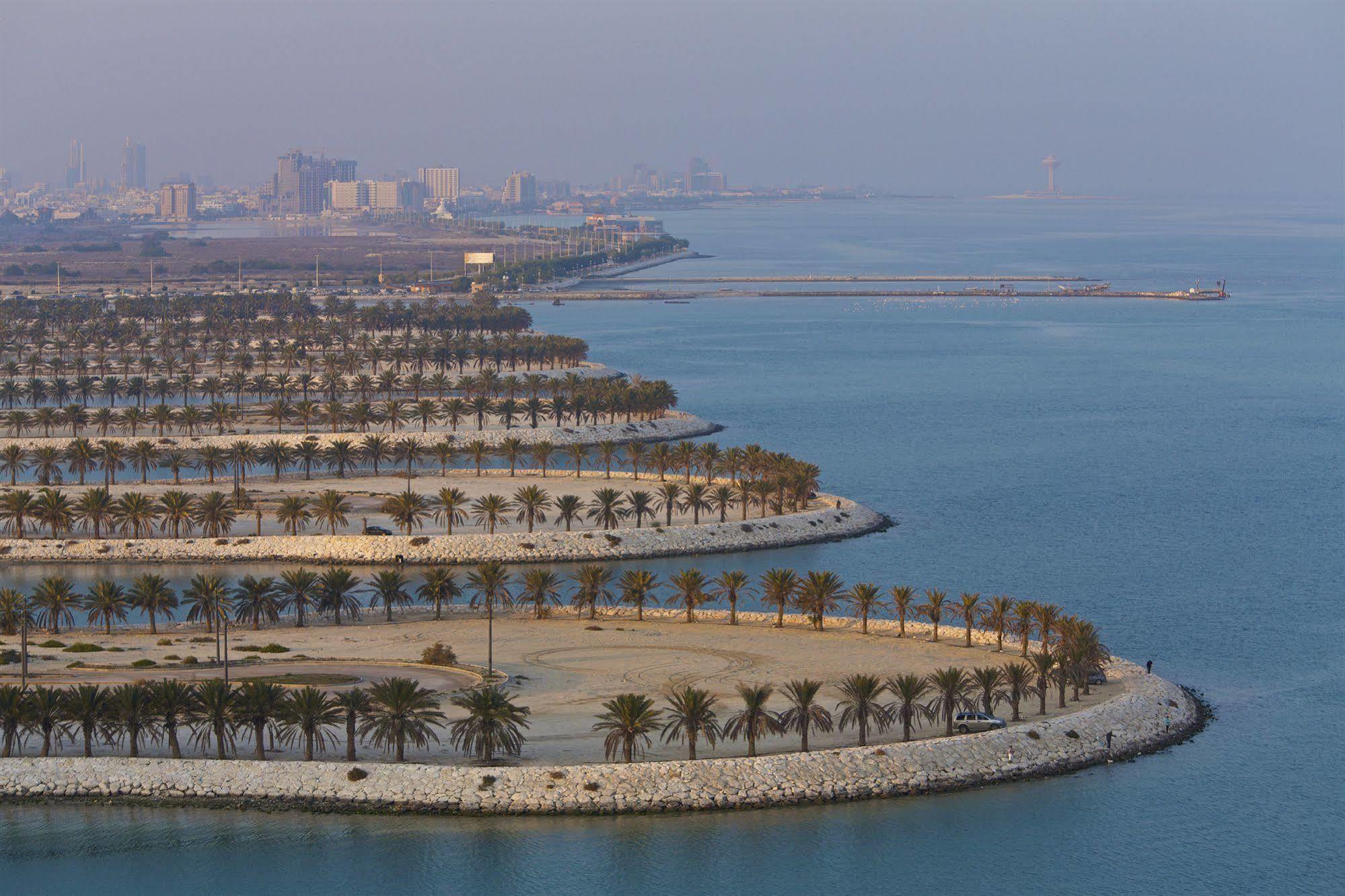 Doubletree By Hilton Dhahran Hotel Al Khobar Exterior photo