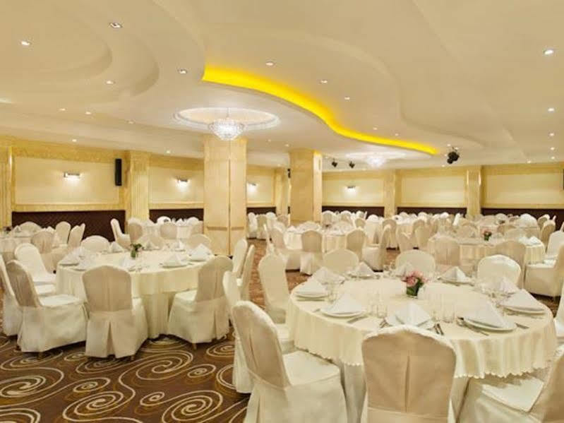 Doubletree By Hilton Dhahran Hotel Al Khobar Exterior photo