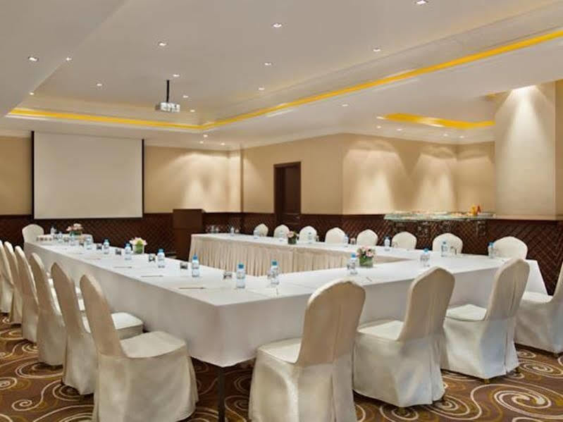 Doubletree By Hilton Dhahran Hotel Al Khobar Exterior photo