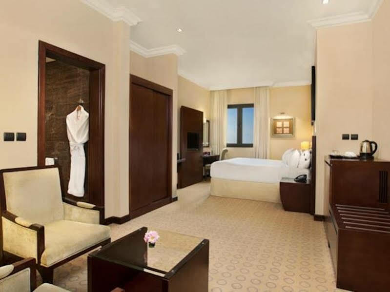 Doubletree By Hilton Dhahran Hotel Al Khobar Exterior photo